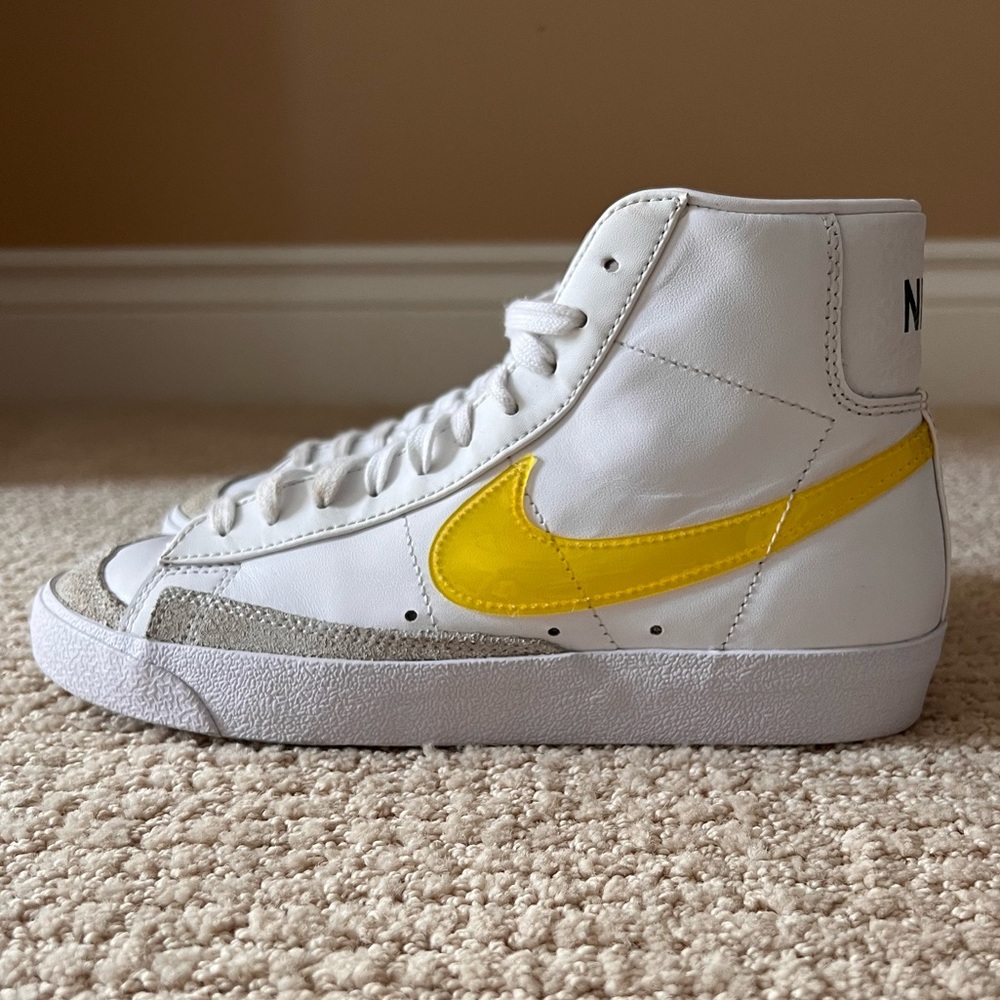 Nike Women’s Blazer Hi-Top Size 7.5